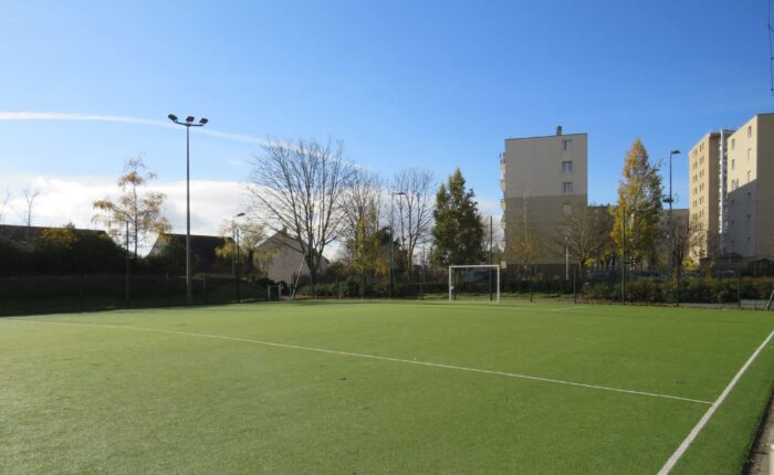 City stade de St-Aignan, terrain de football synthétique.