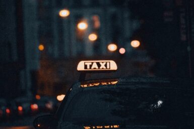Lumineux de taxi.